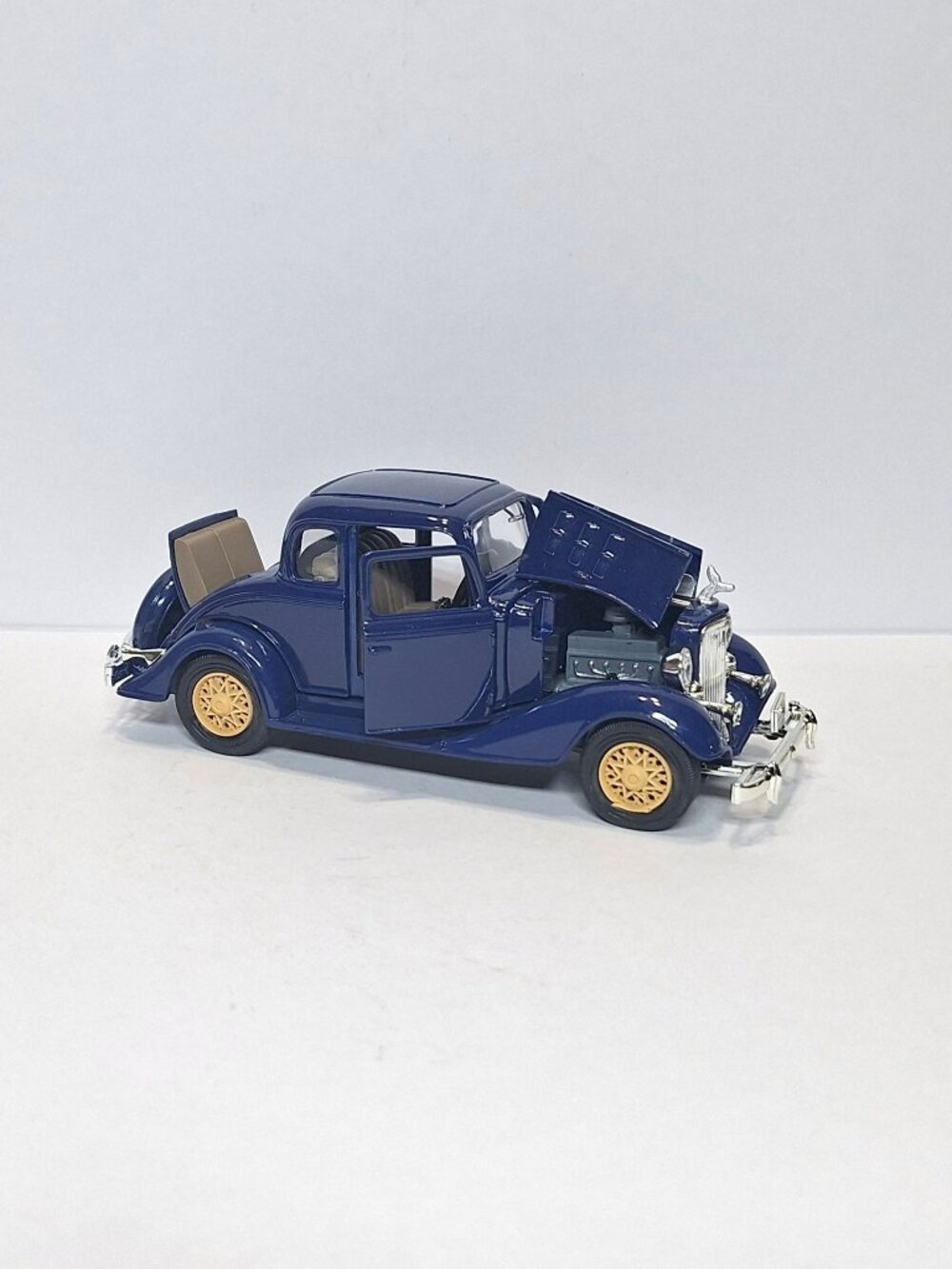 1933 Chevy 2 Passenger Window Coupe 1:32 Scale